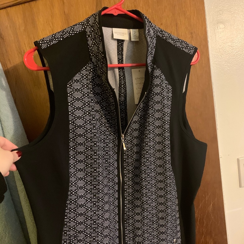 Chicos | zip up weekend sleeveless top, size 2